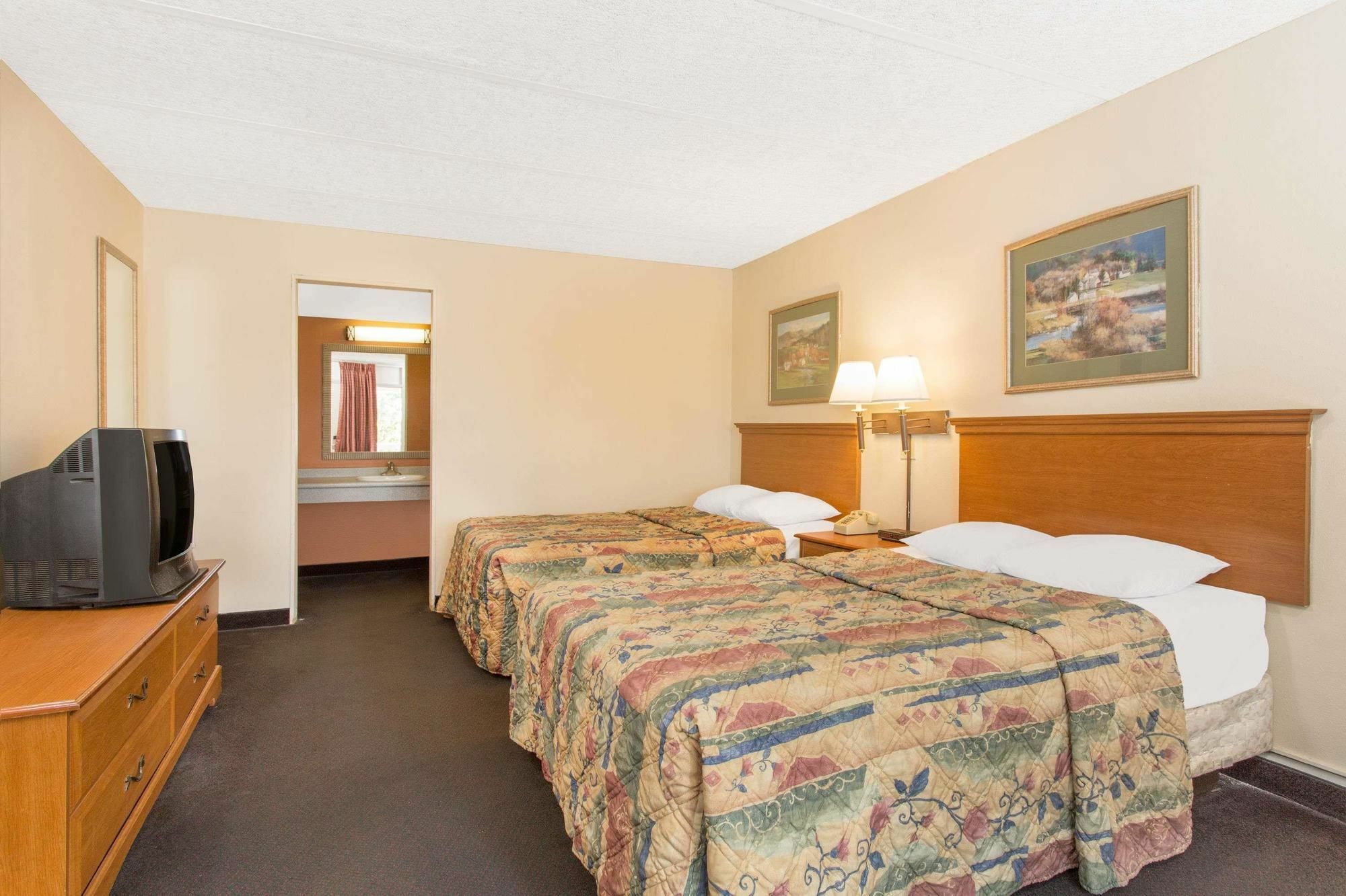 Garden Inn Fredricksburg South Fredericksburg Exterior photo